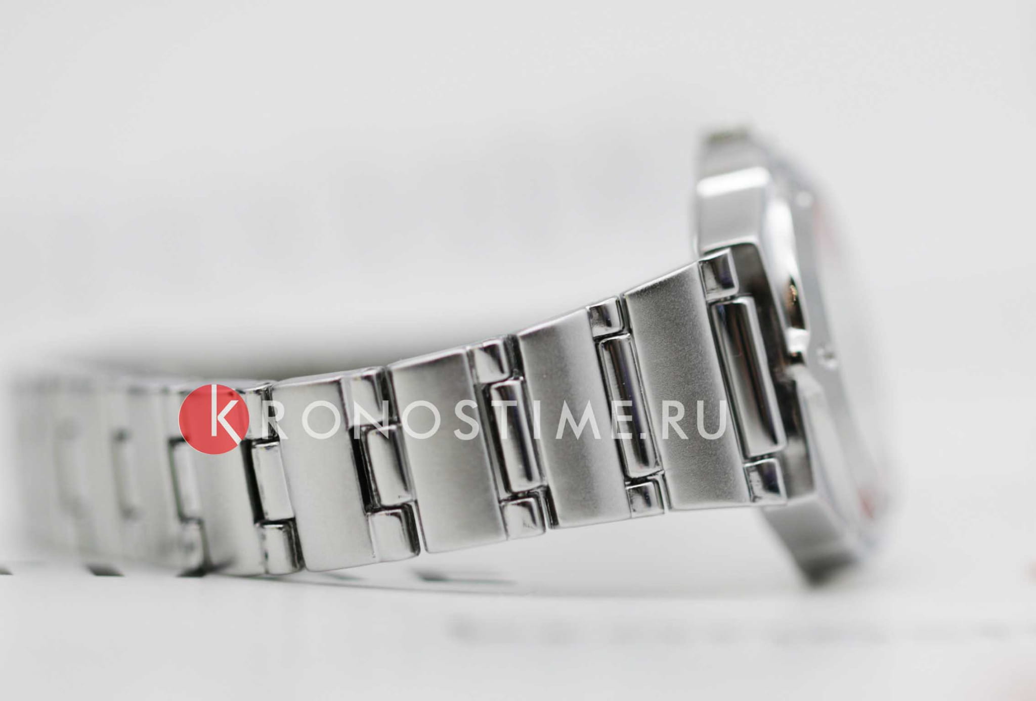 Anne Klein Anne Klein Metals 8655SISV  - задняя крышка металл корпуса, сша часы